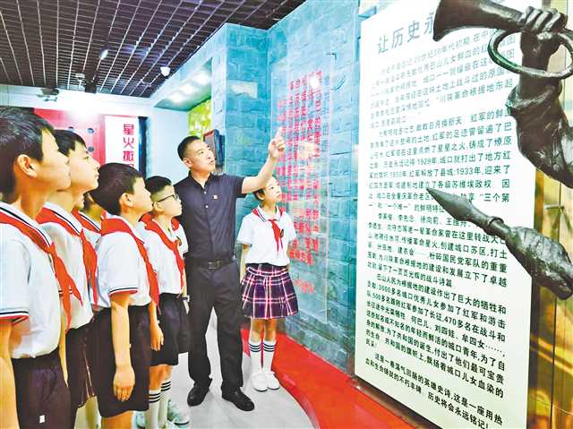 廟壩鎮第一小學學生講述城口革命故事,創作泥塑再現百年經典,用實際行動傳承紅色精神 “紅孩子”是這樣“煉”成的