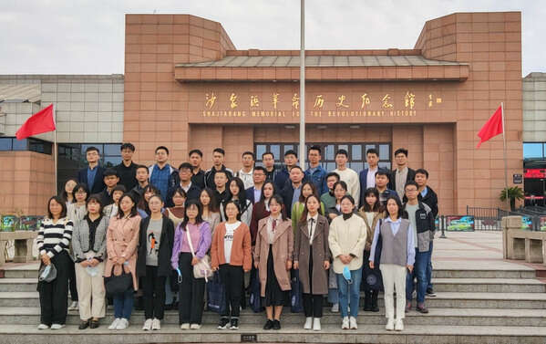 江都區(qū)年輕公務(wù)人員素能提升示范培訓(xùn)班合影